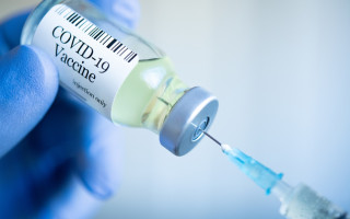 Вчені виявили два рідкісні побічні ефекти вакцинації проти коронавірусу