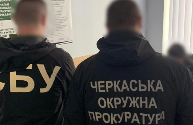 Завладела почти 100 000 грн: в Черкасской области бухгалтер начисляла себе завышенную зарплату