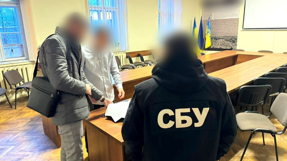 Вимагання у підприємця $30 000 за безперешкодне надання землі в оренду: на Львівщині підозрюють двох депутатів