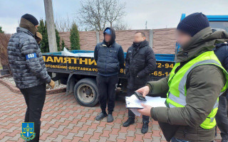 У Києві доглядача кладовища спіймали на продажі місць на кладовищі