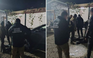Систематично брав хабарі за безперешкодне перевезення пасажирів по річці Дністер: судитимуть посадовця
