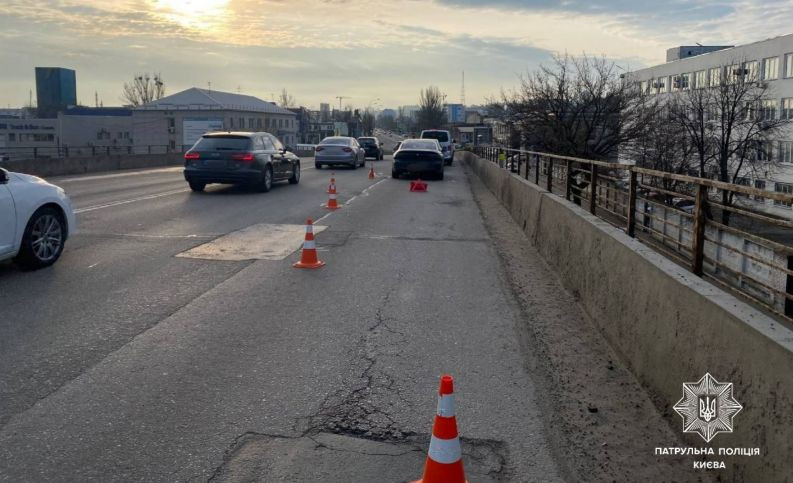 В Киеве из-за ДТП затруднено движение транспорта на одной из улиц