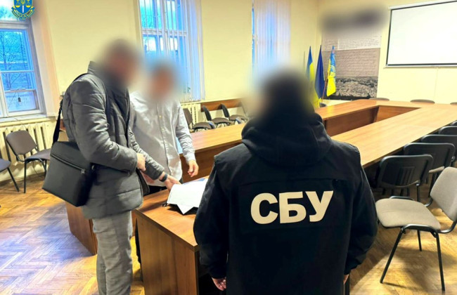 Вымогательство у предпринимателя $30 000 за беспрепятственное предоставление земли в аренду: на Львовщине подозревают двух депутатов