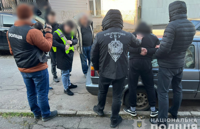 На Буковине задержали банду перевозчиков уклонистов за границу