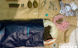 У Києві затримали торговця зброєю та наркотиками