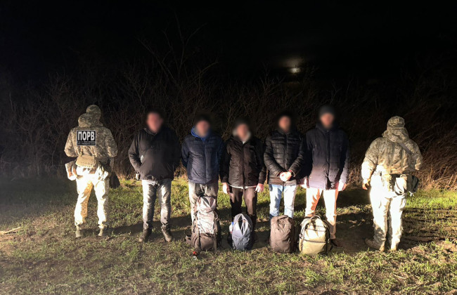 На границе с Молдовой пограничники выстрелами остановили группу беглецов