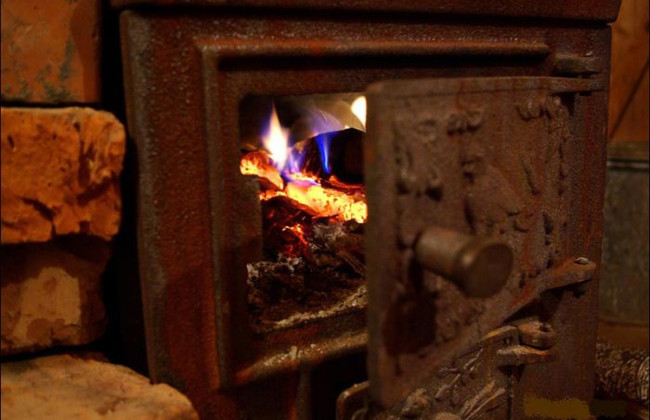 На Буковине двое детей отравились угарным газом из-за неисправности печного отопления