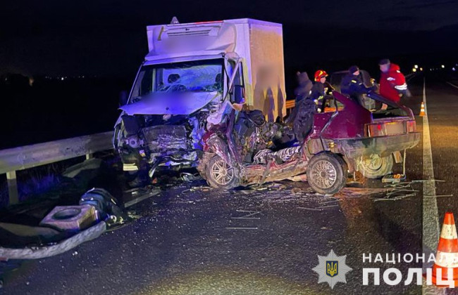 На Львовщине нетрезвый водитель легковушки врезался в авто с эвакуированными военными: есть погибшие