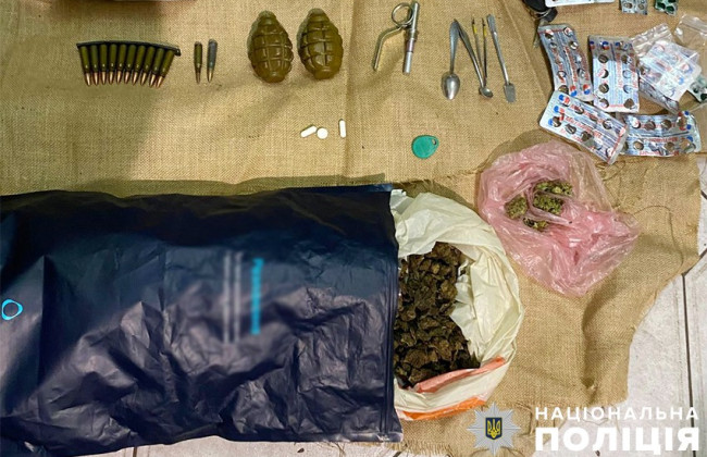 В Киеве задержали торговца оружием и наркотиками