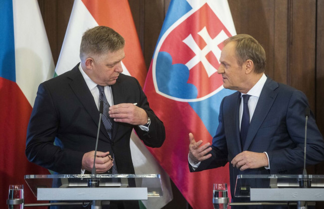 Туск ответил на «пророссийскую критику» Фицо относительно военной помощи Украине