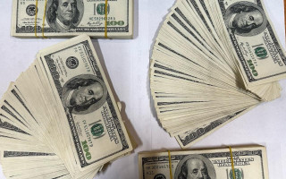 З України незаконно намагалися вивезти валюту на суму понад 3 млн гривень