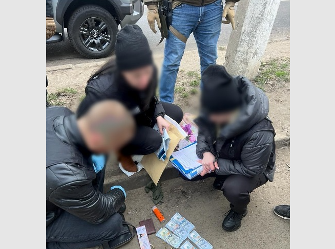 Напал на волонтера и забрал $50 тысяч, собранных для ВСУ: в Одесской области задержали псевдоправоохранителя