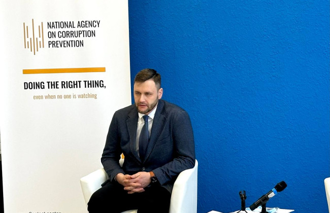 Кабмин представит коллективу НАПК Виктора Павлущика, который заменит на должности Александра Новикова