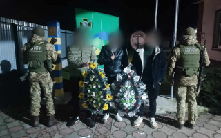 «Креативят по-черному»: харьковские уклонисты с венками ехали на якобы похороны бабушки в Румынию