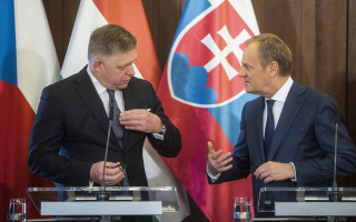 Туск ответил на «пророссийскую критику» Фицо относительно военной помощи Украине