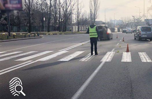 В Киеве на нерегулируемом пешеходном переходе легковушка сбила 22-летнюю девушку