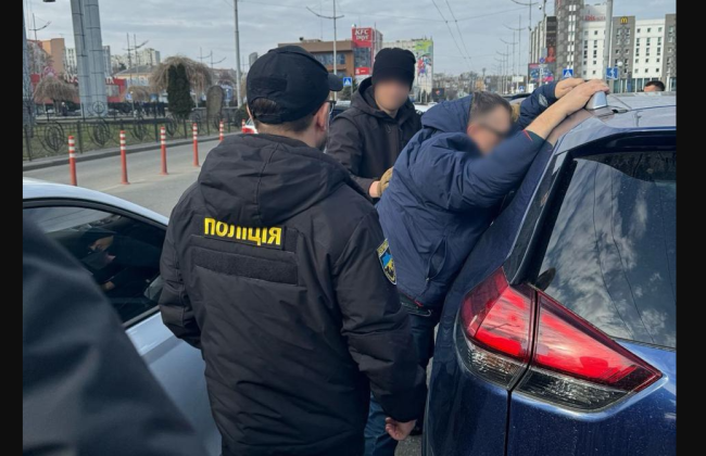 Требовал ₴160 000 за оформление договоров пользования землей: сообщено о подозрении директору департамента «Укрнафты»