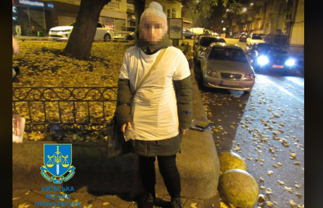 В Киеве будут судить псевдоволонтера, которая собирала на Крещатике деньги якобы для детей