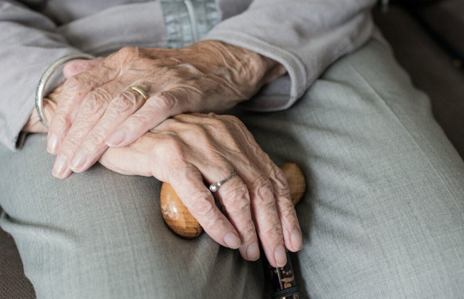 Житель Хмельницького не довів підстав для призначення саме його опікуном недієздатної бабусі: деталі справи