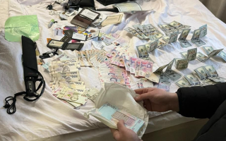 Снимал аресты с имущества должников за взятки: ДБР разоблачило должностного лица Исполнительной службы в Винницкой области