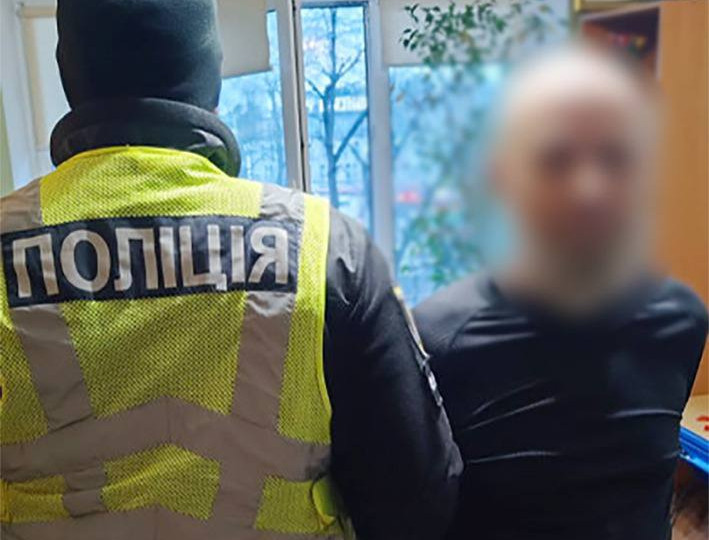 У Києві нетверезий чоловік розпочав стрілянину з балкону п'ятиповерхівки