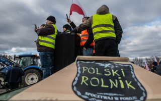 Польские фермеры полностью заблокировали движение грузовиков на пункте пропуска «Медика-Шегини»