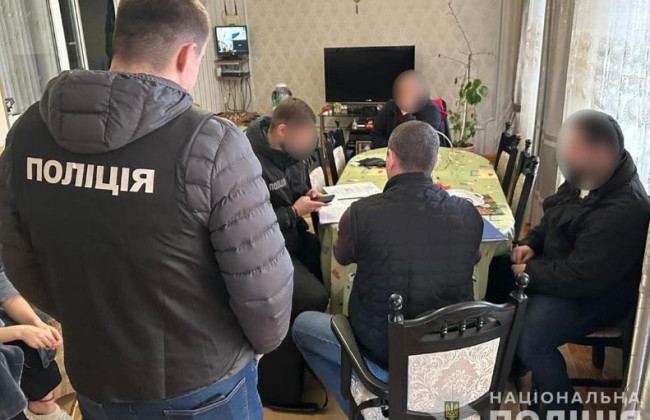 Требовали до 500 000 грн взятки за размещение рекламы без разрешений: в Одессе разоблачили чиновников горсовета