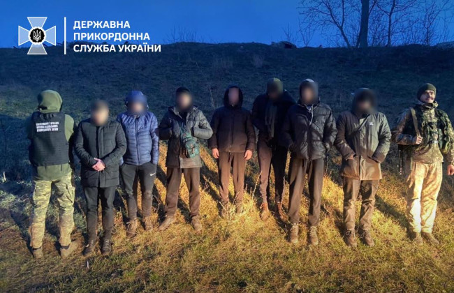 За $6 000 - $11 000 в соцсети «продавали» указания уклонистам, как пересечь границу