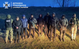 За $6 000 - $11 000 в соцсети «продавали» указания уклонистам, как пересечь границу