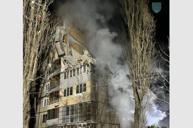 Разрушен подъезд: в Одессе шахед попал в 9-этажный дом, есть жертвы, фото