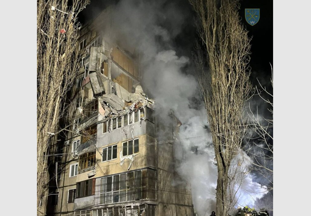Разрушен подъезд: в Одессе шахед попал в 9-этажный дом, есть жертвы, фото