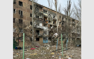 Оккупанты сбросили авиабомбу на Курахово: ранены 16 человек, фото
