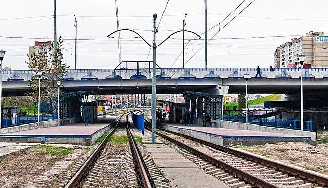 В Киеве ограничат движение пешеходов вблизи станции скоростного трамвая «Александры Экстер»