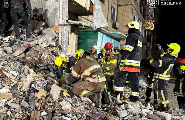 В Одессе из-под завалов дома извлекли тела двоих детей