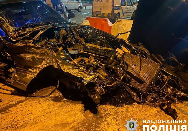 От машины остался металлолом: в Киеве произошло серьезное ДТП, фото