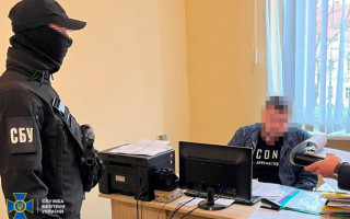 Махинации с землей почти на 1,5 млн грн: на Закарпатье разоблачили чиновника ЦНАПа
