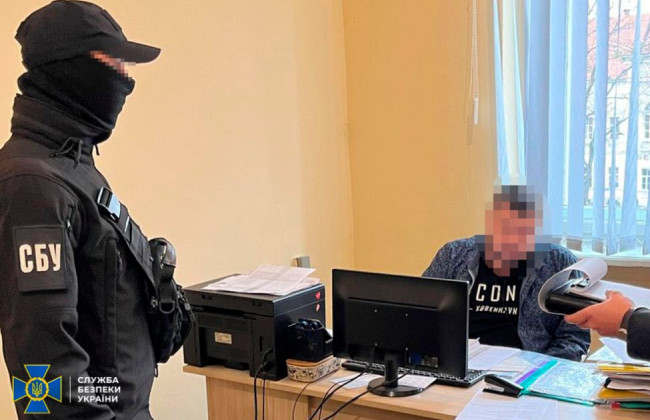 Махінації із землею на майже 1,5 млн грн: на Закарпатті викрили посадовця ЦНАПу