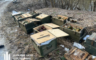 На Сумщине обнаружили тайник с боеприпасами врага, фото
