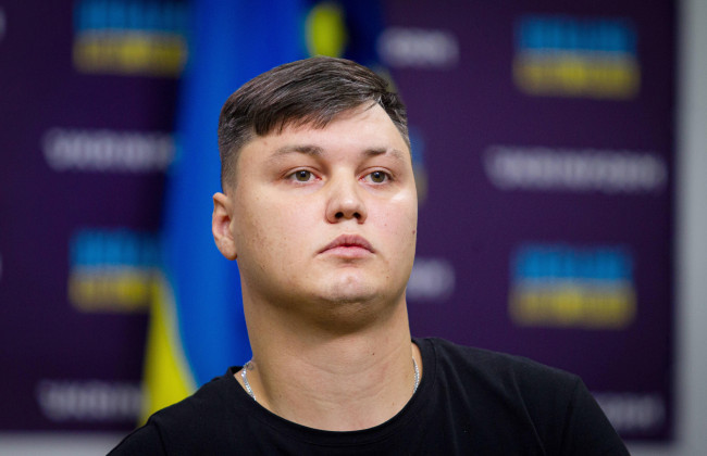 Пуля попала прямо в сердце: появились новые детали убийства российского пилота Максима Кузьминова