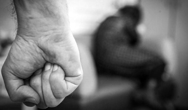 Киевлянин проведет год за решеткой за домашнее насилие над матерью