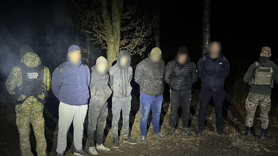 На границе с Румынией остановили группу нелегалов, которых вел 15-летний юноша
