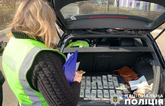 $3500 за признание непригодным к военной службе: в Киеве служительница ВВК «погорела» на взятке