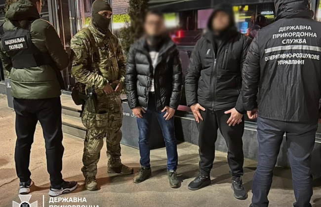 Встреча «бизнесменов» в кальянной закончилась задержанием: за $12 000 мужчины обещали переправить уклонистов за границу