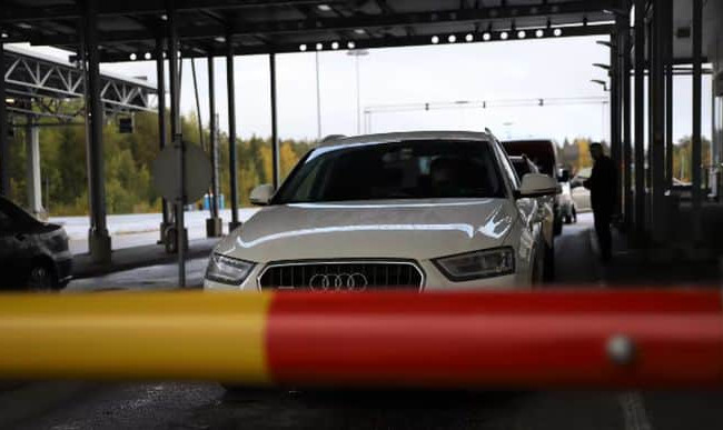 Финляндия обязала владельцев вывезти из страны автомобили с российскими номерами: срок - 16 марта