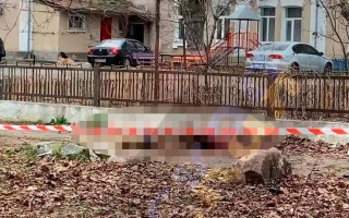 В Подольске в центре города нашли мертвого мужчину в военной форме