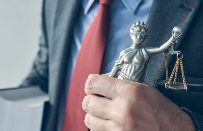 Верховный Суд объяснил, что следует учитывать судам при квалификации действий как угрозы или насилия в отношении адвоката