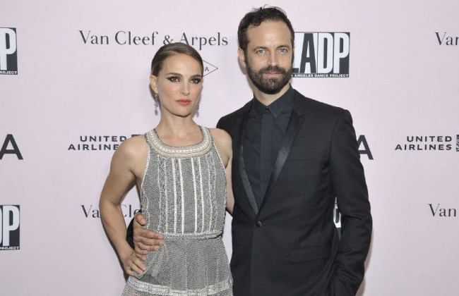 Натали Портман официально развелась с мужем из-за измены