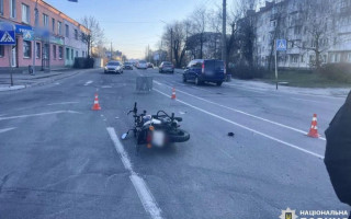 В Киевской области мотоциклист на пешеходном переходе снес 9-летнего мальчика