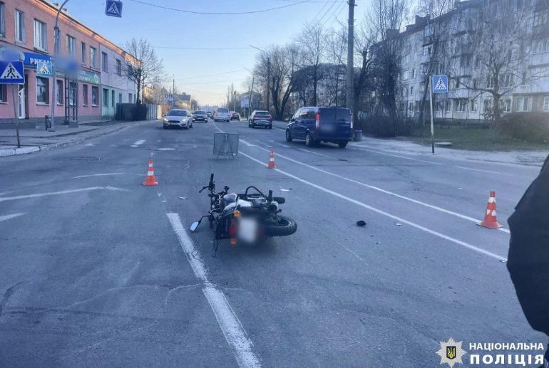 В Киевской области мотоциклист на пешеходном переходе снес 9-летнего мальчика