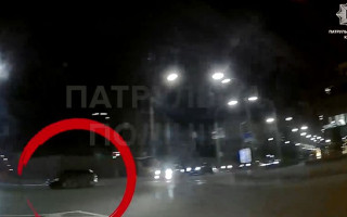 Ехала без включенного ближнего света фар в темное время суток: в Киеве наказали нарушительницу, видео